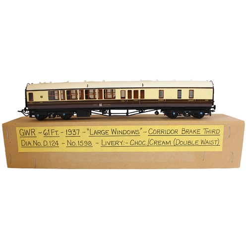 383 - Range of OO gauge kit built GWR chocolate/cream coaches, generally mint in excellent to near mint br... 