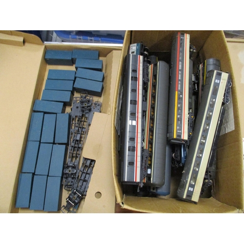 417 - Collection of OO gauge including unboxed coaches, wagons, small range of die cast, empty boxes, plus... 