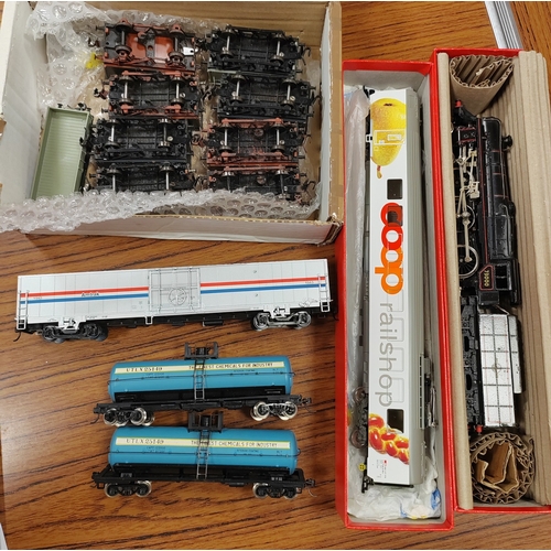 424 - Collection generally excellent/mint in mostly very good boxes with locomotives, coaches, wagons from... 