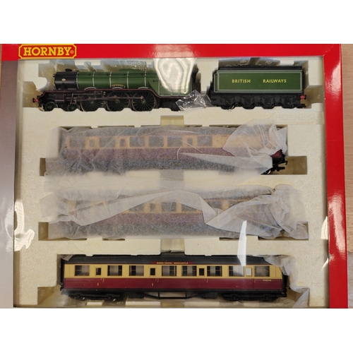 589 - Hornby. Range of sets generally mint in very good to near excellent boxes with No.R2369 'The Golden ... 