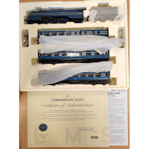 589 - Hornby. Range of sets generally mint in very good to near excellent boxes with No.R2369 'The Golden ... 