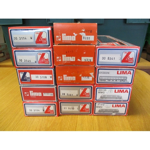 598 - Lima. Collection of boxed OO gauge including diesel locomotives (2), coaches (6) and wagons (6) plus... 