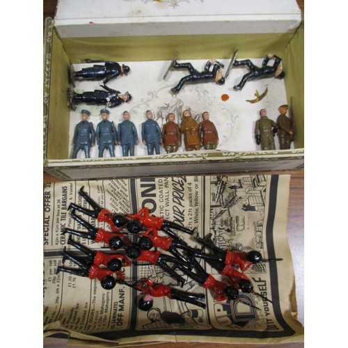 144 - Collection of unboxed unmarked and early Britains soldiers generally fine/very fine with Red Coats, ... 