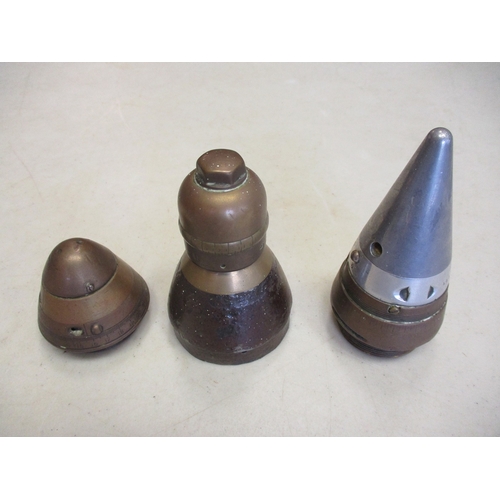 210 - Mixed range with British WW1 folding wire cutters, WW1/2 artillery shell fuse caps (3), Third Reich ... 