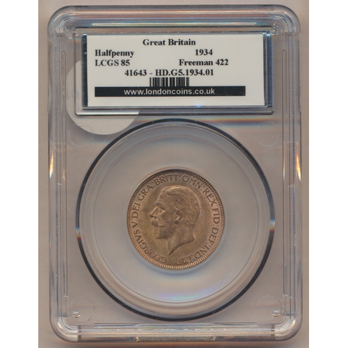 410 - 20th century collection of half pennies in plastic holders with NGC 1911 MS64RB, 1928 MS66BN, 1953 P... 