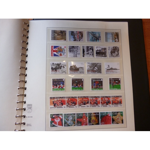 162 - Gibraltar. UM modern coln in 2 albums and loose, incl sets and issues from 1970s to the 2000s, incl ... 