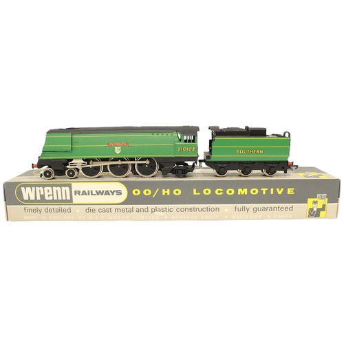 386 - Wrenn. OO gauge Streamlined Bulleid Pacific Class 4-6-2 SR 21C103 'Plymouth' green locomotive with t... 