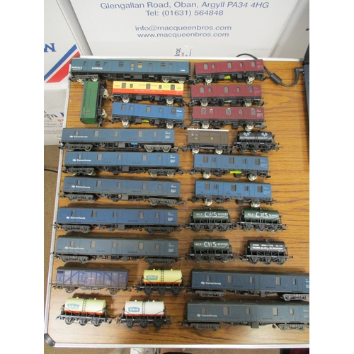 491 - Lima. Collection of unboxed OO gauge wagons, with duplication, generally good plus to excellent. Qty... 