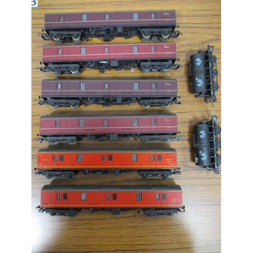 491 - Lima. Collection of unboxed OO gauge wagons, with duplication, generally good plus to excellent. Qty... 