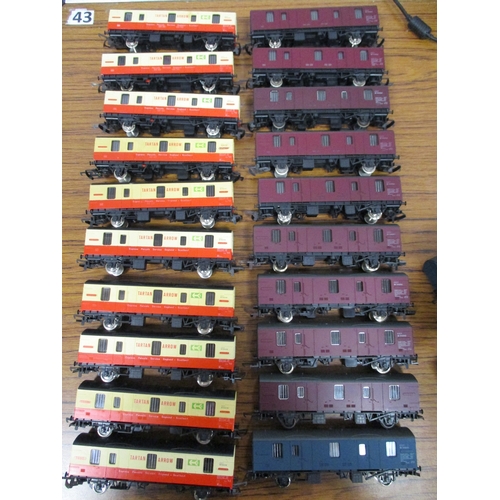 491 - Lima. Collection of unboxed OO gauge wagons, with duplication, generally good plus to excellent. Qty... 