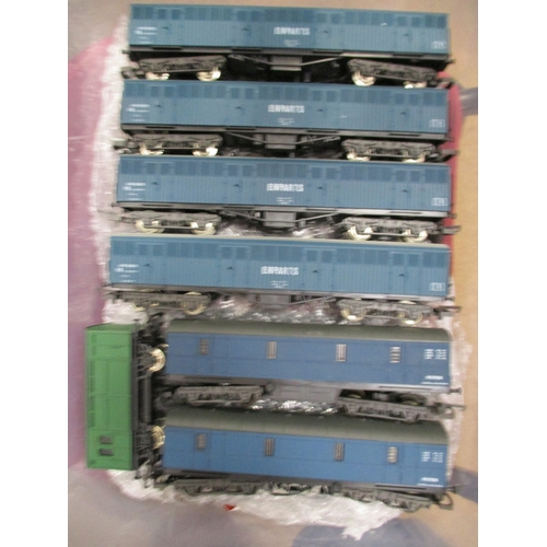 491 - Lima. Collection of unboxed OO gauge wagons, with duplication, generally good plus to excellent. Qty... 