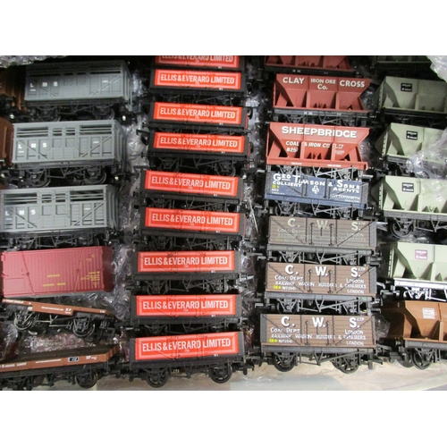 492 - Mainline. Collection of OO gauge unboxed wagons, with duplication, generally excellent. Qty 250 appr... 