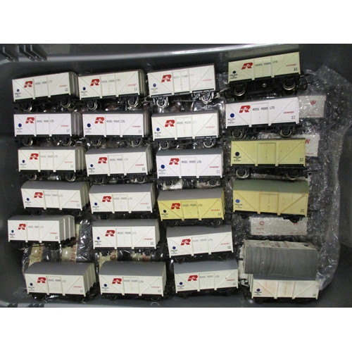 497 - Wrenn. Collection of unboxed OO gauge wagons, with duplication generally good plus to excellent. Qty... 