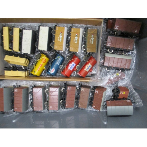 497 - Wrenn. Collection of unboxed OO gauge wagons, with duplication generally good plus to excellent. Qty... 