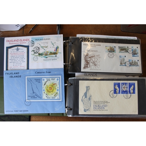 18 - A mixed, mint and used coln in 30+ vols with QV-QEII GB issues incl FDCs, PHQs and some useful moder... 