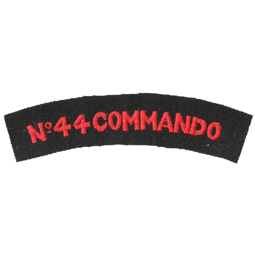 137 - Rare No 44 Commando WW2 cloth shoulder title, red lettering on blue background, does not appear to h... 