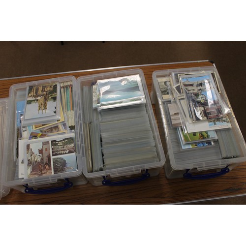 40 - Misc. coln. A vast accumulation of vintage and later cards some in loose sheets and plastic sleeves ... 