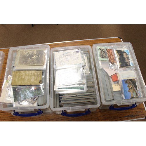 40 - Misc. coln. A vast accumulation of vintage and later cards some in loose sheets and plastic sleeves ... 