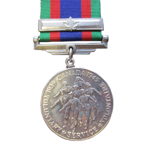 17 - WW2 Commonwealth range with:
1. Australia Service Medal to QX7464 J.E. Puddifoot. james Edward Puddi... 