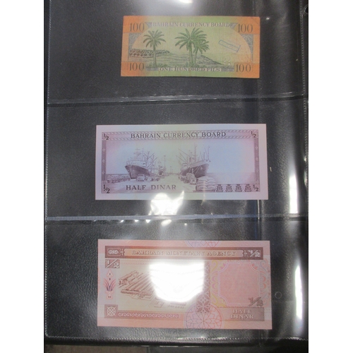 292 - Collection of largely mid to late 20th century Arabian Peninsula banknotes, generally extremely fine... 