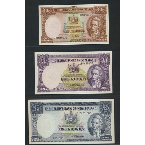 365 - New Zealand. Range with 1940 with security thread 10/-, £1 uncirculated, £5 and £10 extremely fine, ... 