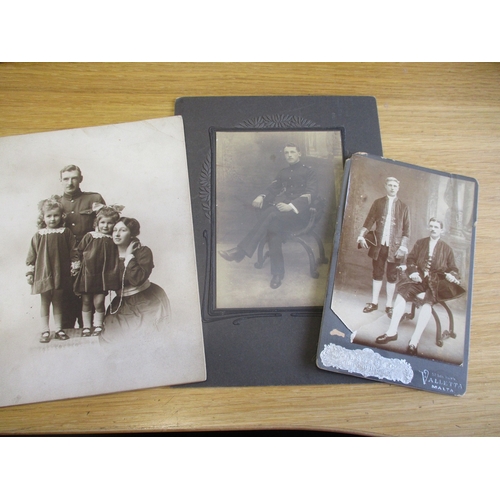 61 - WW1 Foster brothers groups in glass fronted presentation case with:
1. 1914-15 Star trio, Memorial S... 