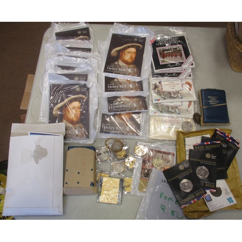 738 - Accumulation of various uncirculated single coins, packs and sets, includes ranges of largely £5s, a... 