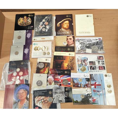 741 - Collection of boxed silver proofs with 2009 1oz Britannia , 2010 £2 Nightingale, 2010 Girl guiding, ... 