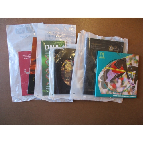 790 - Modern Royal Mint 2000's collection with uncirculated year sets 2008, 2008 emblems and shield of arm... 