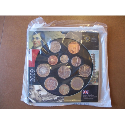 800 - 2009 Royal Mint uncirculated year set, includes 50p Kew Gardens. (R)