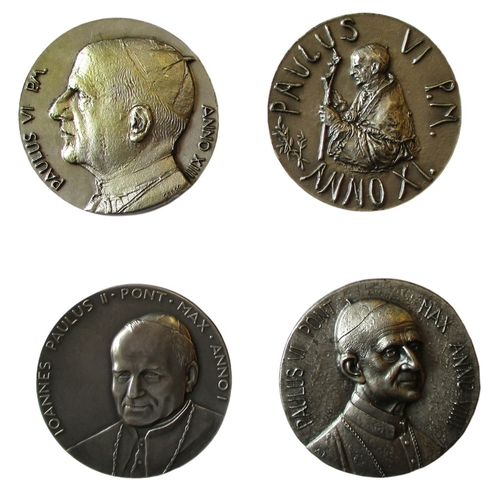 817 - Papal medals. Modern collection with boxed AE (13), silver (3), unboxed silver (9), etc. Qty 29 item... 
