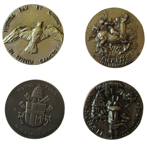 817 - Papal medals. Modern collection with boxed AE (13), silver (3), unboxed silver (9), etc. Qty 29 item... 