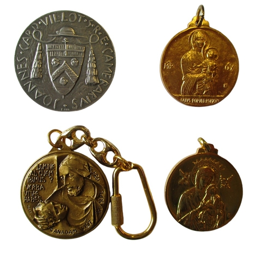 817 - Papal medals. Modern collection with boxed AE (13), silver (3), unboxed silver (9), etc. Qty 29 item... 