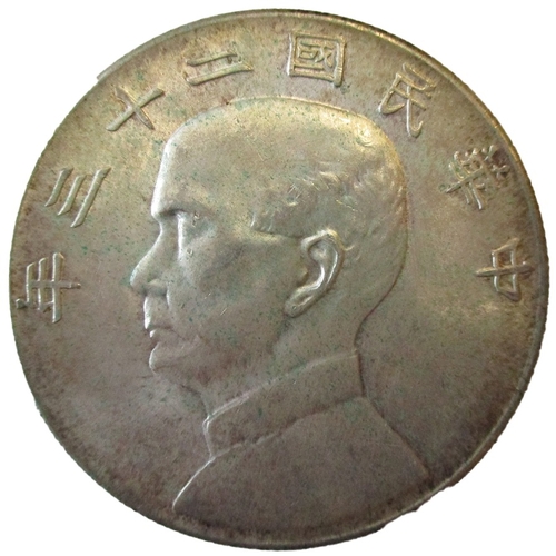 840 - World collection in album with silver China Sun Yat Sen Junk dollar extremely fine, USA dollars Morg... 