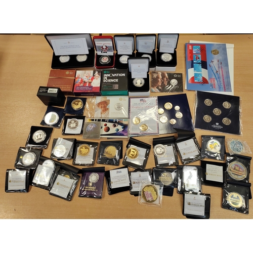 842 - Collection of uncirculated/silver proofs from Royal Mint, Westminster, Jubilee Mint etc. with variou... 