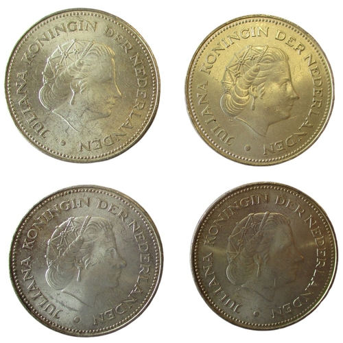 865 - World accumulation in 4 boxes with Netherlands 10g 1970(6), 1973(2), 1985, 1995, 1996, 1997, 2000(2)... 