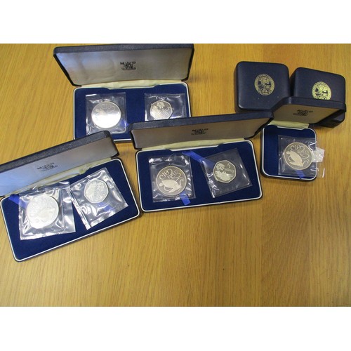 875 - Accumulation with silver proofs including Bahamas 1975 $10, $2, New Zealand 1977 and 1978 $1, Seyche... 