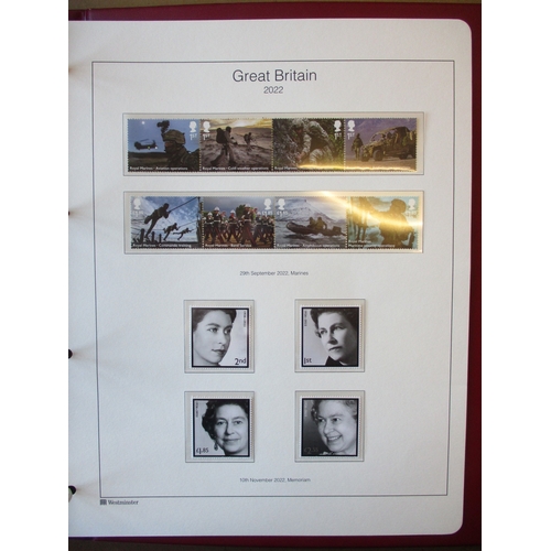 228 - 1971-2022 UM decimal coln in 6 binders, incl a range of Smiler sheets. Valid face value £1906. (B)