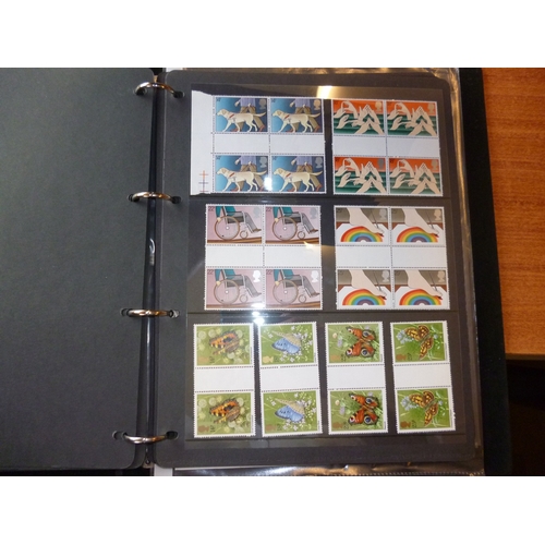 250 - 1973 to 2004 UM presentation packs coln, also incl commems gutter pairs and traffic lights blocks of... 