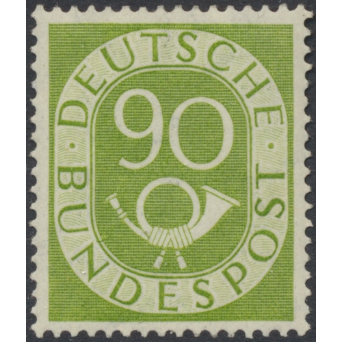 171 - Germany. Middle to modern M/U coln in 5 Safe albums, with issues from 1923 incl 1924-7 set U, 1928-3... 