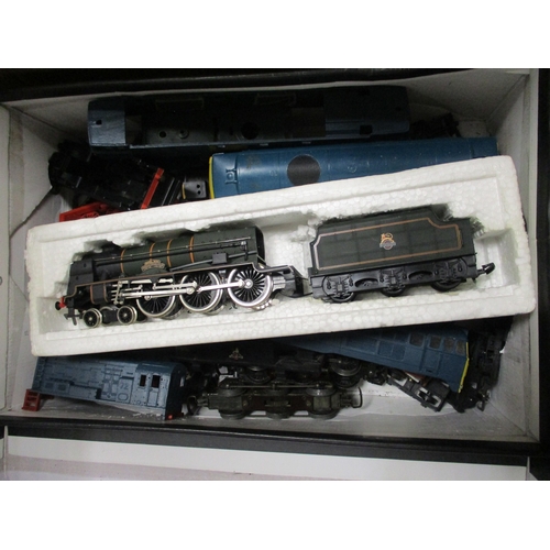 582 - Collection of OO gauge including unboxed locomotives, coaches and wagons, some accessories and track... 