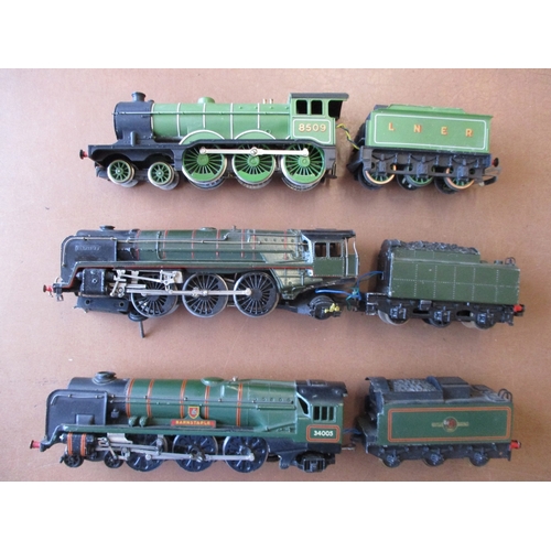 619 - OO gauge range of 17 locomotives generally poor, damaged, some crudely repainted. Qty 17 (B)