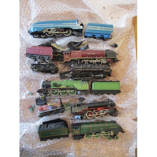 619 - OO gauge range of 17 locomotives generally poor, damaged, some crudely repainted. Qty 17 (B)