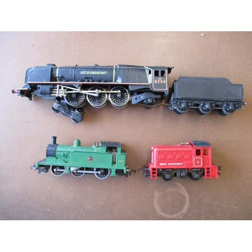 619 - OO gauge range of 17 locomotives generally poor, damaged, some crudely repainted. Qty 17 (B)