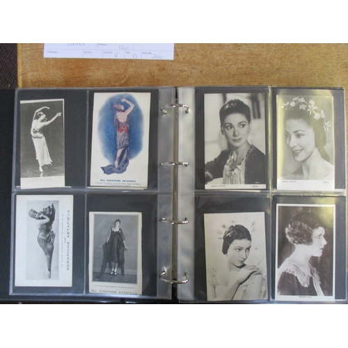 126 - Entertainment. Ballet coln. in modern album incl. Anna Pavlova, Seraphine Astafieva, Margot Fonteyn,... 