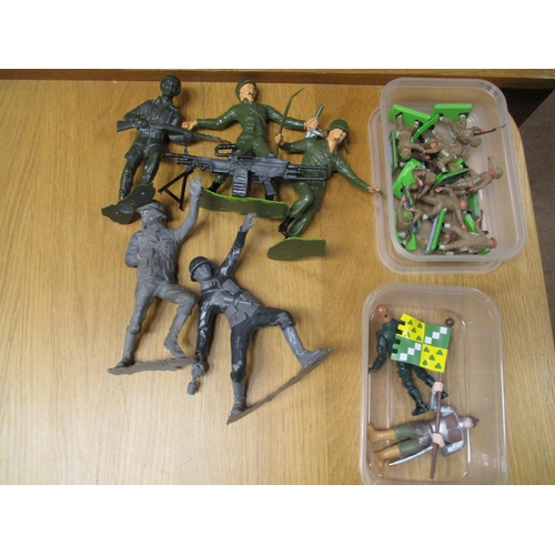 163 - Collection with unboxed plastic soldiers plus War Hammer figures, kits, accessories, scenery and lit... 