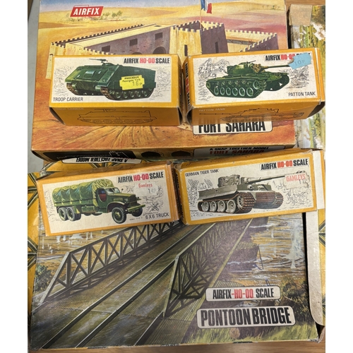 168 - Collection of various model soldiers including Airfix and Timpo, generally excellent, with unboxed A... 