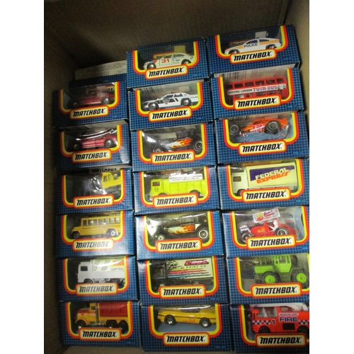 258 - Collection of Hot Wheels (500) and Matchbox (140) bumper packs plus boxed Matchbox (60) generally mi... 