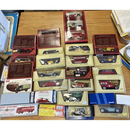 260 - Collection of generally excellent in very good boxes, mostly 1:72 scale model cars, including Matchb... 