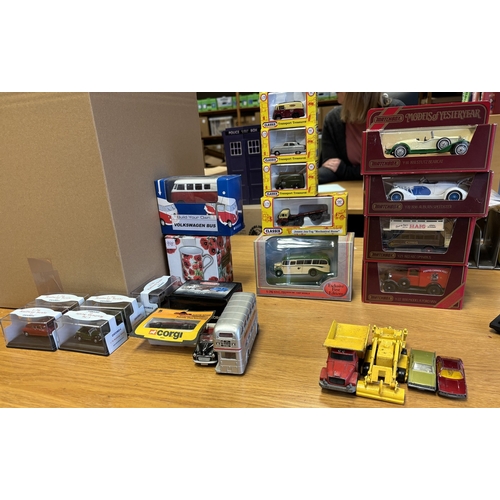 290 - Collection of mostly model cars, generally very good, including Matchbox (76), Corgi (9), and Lledo ... 